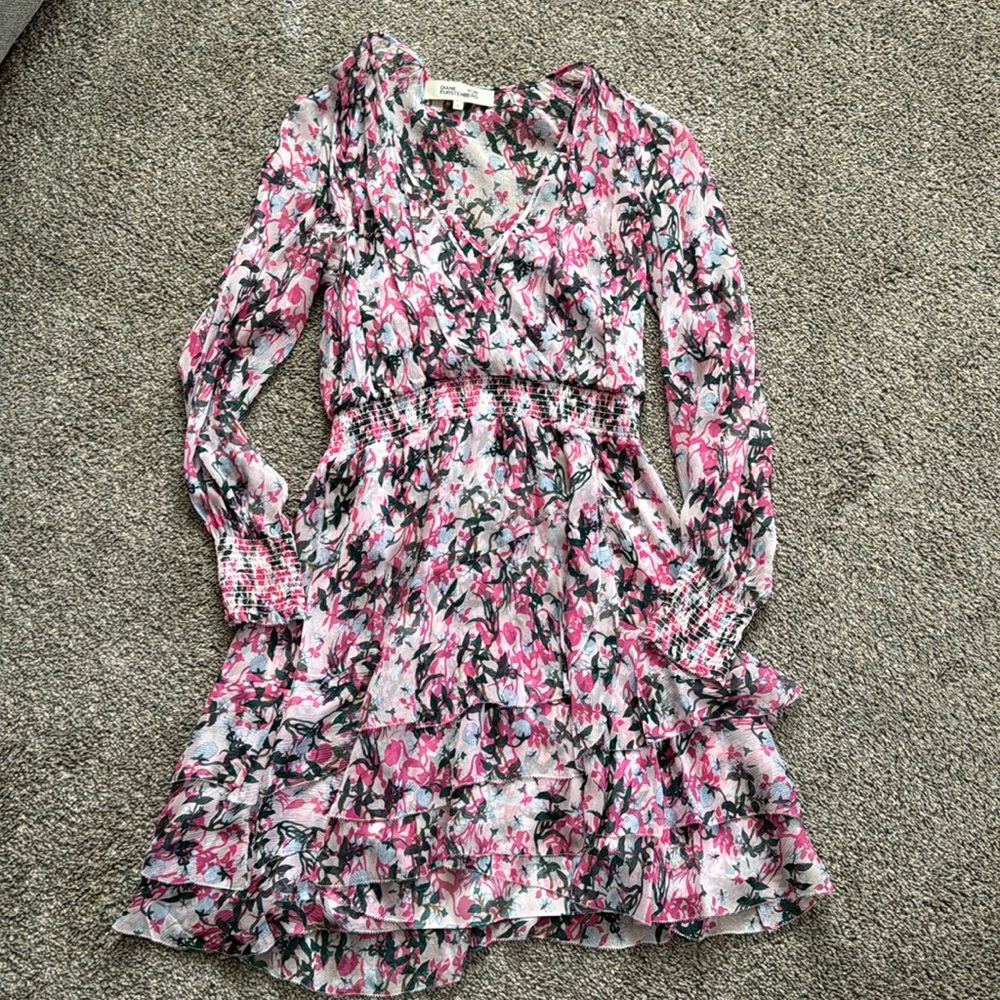 {Diane Von Furstenberg} mini dress 100%
Silk